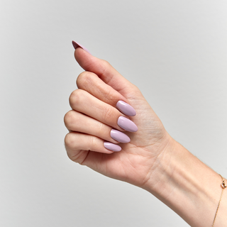 en Vogue Lac it! unplugged soft pastel mauve-lilac crème UV/LED gel polish for professional nails and extensions manicure