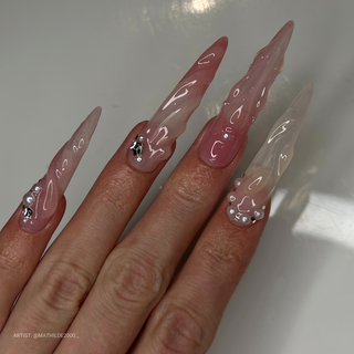 en Vogue full-transparency sheer nail polish kit for professional nail sculpting and extensions on extra long pointed nails