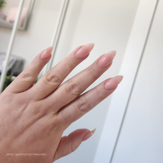 en Vogue Lac it! clarity UV/LED transluscent nude pink jelly polish for professional nails and extensions shown on stiletto nails