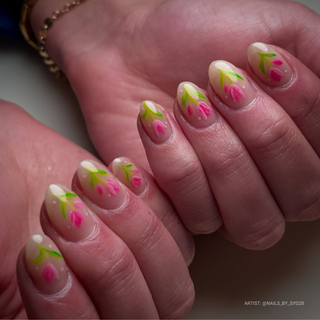 en Vogue Lac it! clarity UV/LED transluscent nude pink jelly polish for professional nails and extensions shown on oval nails with nail art