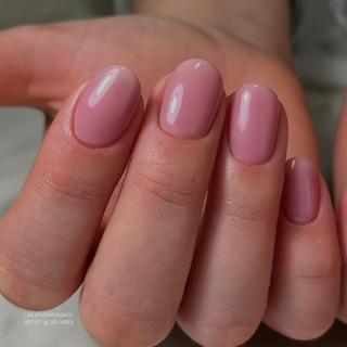 en Vogue Lac it! confidence rosy mauve jelly UV/LED gel polish for professional nails and extensions shown on oval shaped manicure