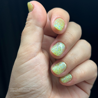 en Vogue honeydew-honey-don't lime green jelly base with iridescent micro-glitter gel polish for professional nails and extensions shown on oval nails manicure