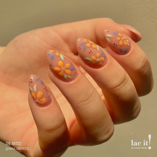 en Vogue Lac it! UV/LED gel polish for professional nails and extensions. Shown on nails with nail art