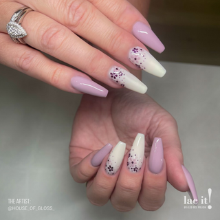 en Vogue Lac it! unplugged UV/LED gel polish for professional nails and extensions shown on nails with nail art