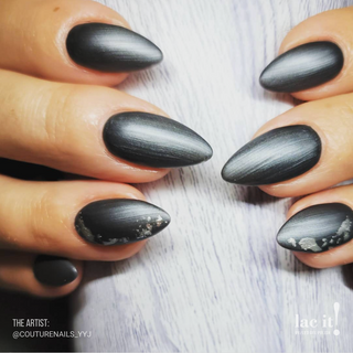 en Vogue Lac It! Black pearl dark gunmetal pearl UV/LED gel nail polish for professional nails and extensions on manicure