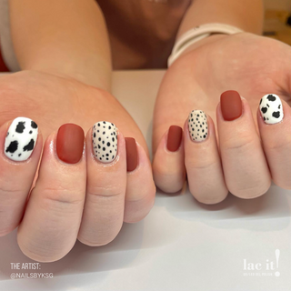 en Vogue Lac It! Jasper brick red crème, with undertones of brown and orange UV/LED gel nail polish for professional nails and extensions on square shaped manicure