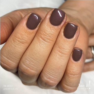 en Vogue Lac It! Mauvelous deep mauve with a faint shimmer UV/LED gel nail polish for professional nails and extensions on short manicure