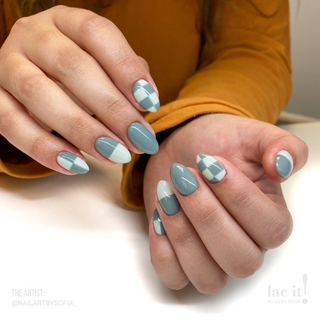 en Vogue Lac It! Mud bath medium grey crème with subtle green undertones UV/LED gel nail polish for professional nails and extensions on almond manicure
