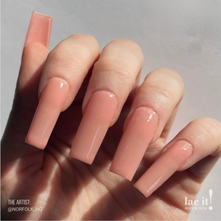 en Vogue Lac It! Nearly Nude peachy-pink crème UV/LED gel nail polish for professional nails and extensions on extra long square manicure
