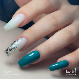 en Vogue Lac It! Oasis rich teal crème UV/LED gel nail polish for professional nails and extensions on long coffin shaped manicure