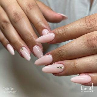 en Vogue Lac It! Pink Lace light warm baby pink crème UV/LED gel nail polish for professional nails and extensions on stiletto manicured nails