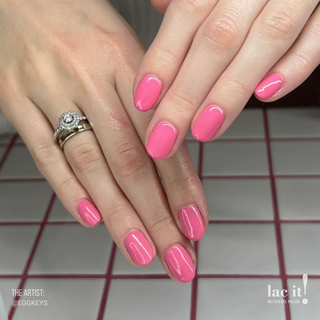 en Vogue Lac It! Pretty in Pink medium pink crème UV/LED gel nail polish for professional nails and extensions on rounded manicured nails