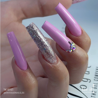 en Vogue Lac It! Princess Pink cool mid-range baby pink crème UV/LED gel nail polish for professional nails and extensions extra lomg square manicured nails