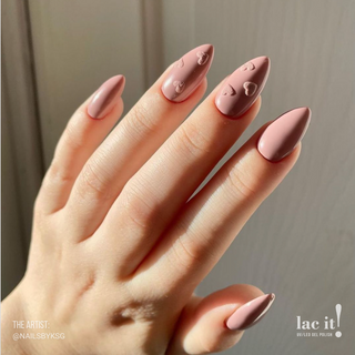 en Vogue Lac It! Provence Rose soft, dusty rose crème UV/LED gel nail polish for professional nails and extensions on long almond shaped manicured nails