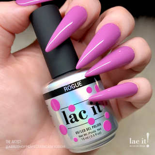 en Vogue Lac It! Rogue pink/purple orchid crème UV/LED gel nail polish for professional nails and extensions on long stiletto nails holding polish bottle
