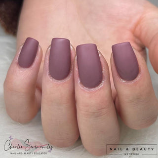 en Vogue Lac It! Brunello Mellow dusty red clay crème with undertones of dusty pink and mauve UV/LED gel nail polish for professional nails and extensions on square manicure
