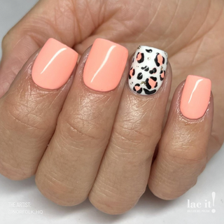 en Vogue Lac It! Tuscan Sun neon peach crème UV/LED gel nail polish for professional nails and extensions on sort square shaped manicured nails