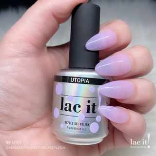 en Vogue Lac It! Utopia pastel lavender jelly crème UV/LED gel nail polish for professional nails and extensions on manicured nails holiding polish bottle