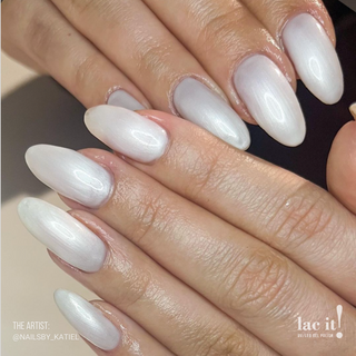 en Vogue Lac It! White Pearl white pearlescent shimmer UV/LED gel nail polish for professional nails and extensions on long almond shaped manicured nails