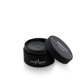 en Vogue Smooth self-leveling sculpting gel in Clear for professional nail sculpting and extensions