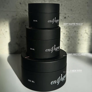 en Vogue Smooth self-leveling sculpting gel for professional nail sculpting and extensions in three different size containers